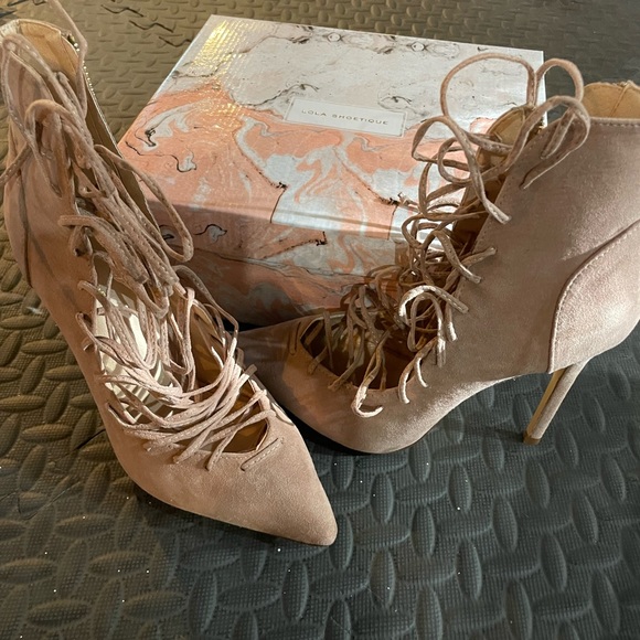 LOLA Shoetique beige suede lace up heel - Picture 1 of 3